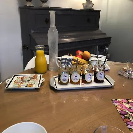 La Demeure Bed & Breakfast *
